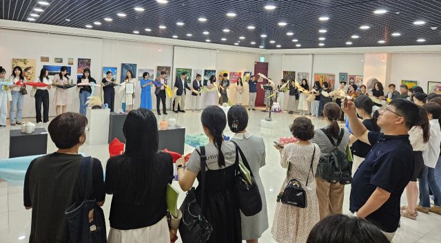 경기도미술교육연구회가 1일 경기도교육복지종합센터에서 ‘2025 하계세미나’를 개최했다. 경기도미술교육연구회 제공