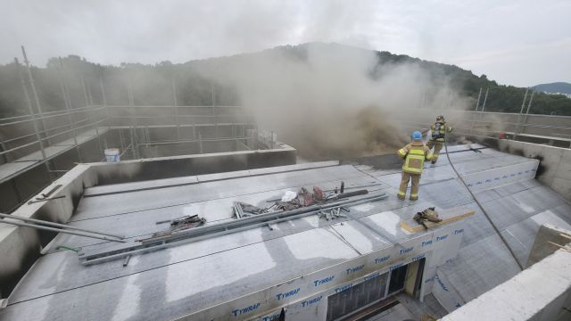 11일 오전 10시33분께 안양시 만안구 박달동 공사현장에서 화재가 발생했다. 독자제공