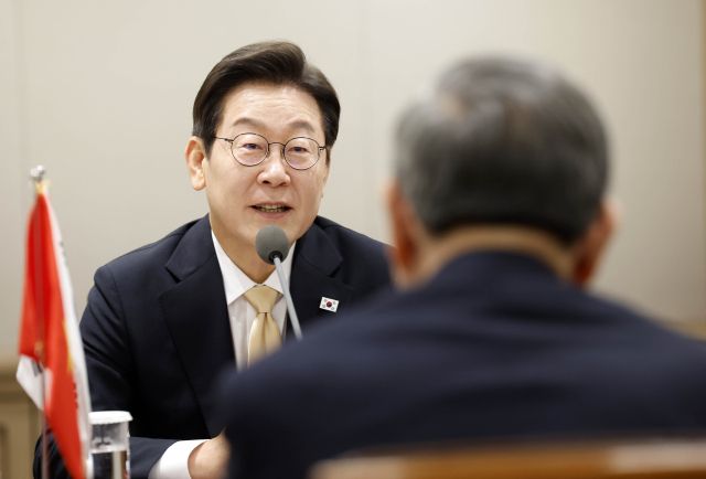 이재명 대통령이 11일 서울 용산 대통령실 청사에서 열린 또 럼 베트남 당 서기장과의 한·베트남 확대 정상회담에서 발언하고 있다. 연합뉴스