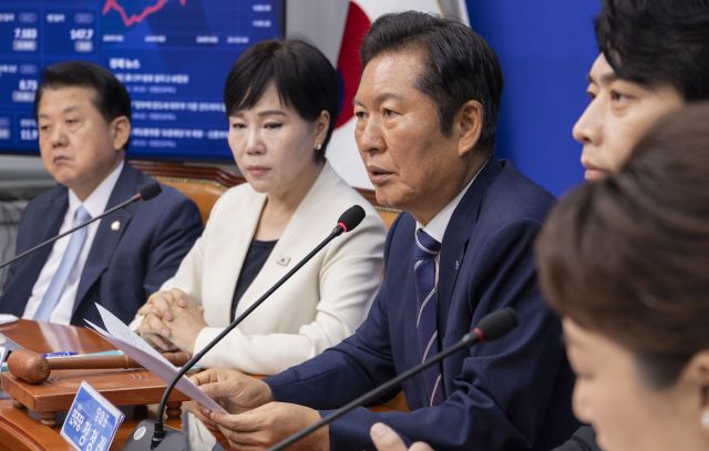 더불어민주당 정청래 대표가 11일 국회에서 열린 최고위원회의에서 발언하고 있다. 연합뉴스