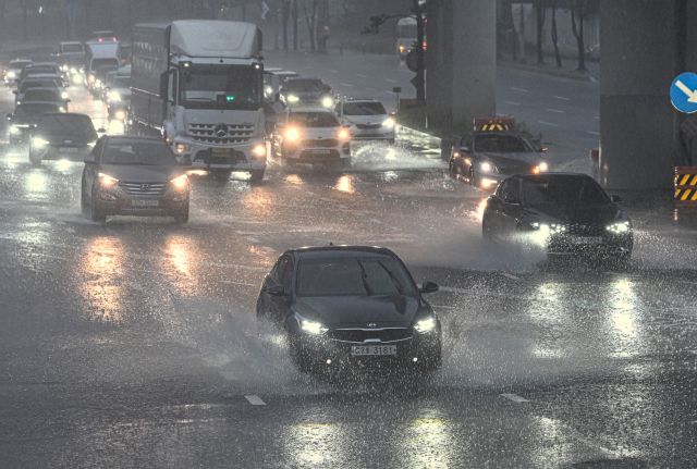 12일 기상청이 오는 13~14일 경기북부를 중심으로 서울 등 수도권 곳곳에 집중호우를 예보했다.경기일보DB