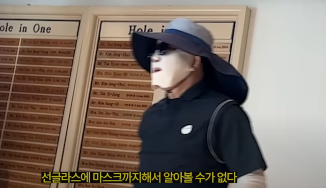 지난 10일 통일교 소유 골프장에서 포착된 국민의힘 권성동 의원. 뉴탐사 유튜브 갈무리