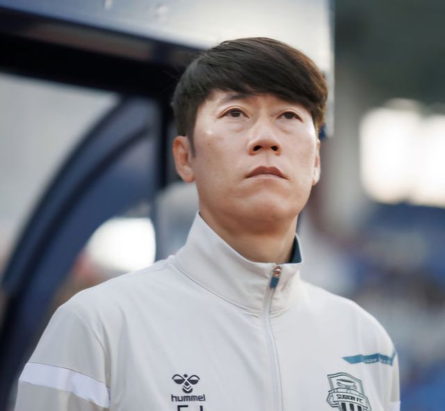 김은중 수원FC 감독이 7월 이달의 감독상을 수상했다. 한국프로축구연맹 제공