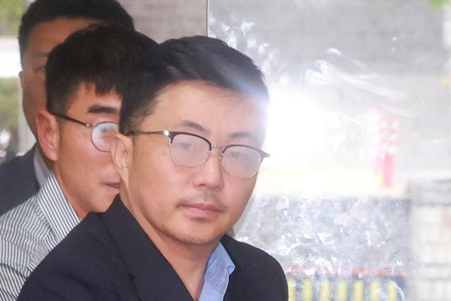 윤석열 전 대통령 배우자 김건희 여사의 '집사'로 지목된 김예성씨가 지난 15일 서울 서초구 서울중앙지법에서 열린 구속 전 피의자 심문(영장실질심사)에 출석하고 있다. 연합뉴스