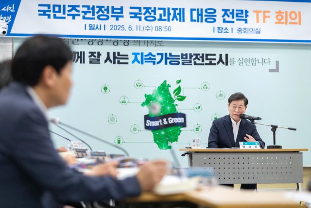 박승원 광명시장이 시청 중회의실에서 열린 '국민주권정부 국정과제 대응 전략 TF' 회의에서 발언하고 있다. 광명시 제공