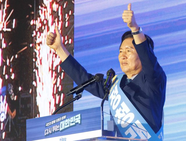 더불어민주당 정청래 당대표 후보가 2일 고양 킨텍스에서 열린 전국당원대회에서 정견발표를 하고 있다. 연합뉴스