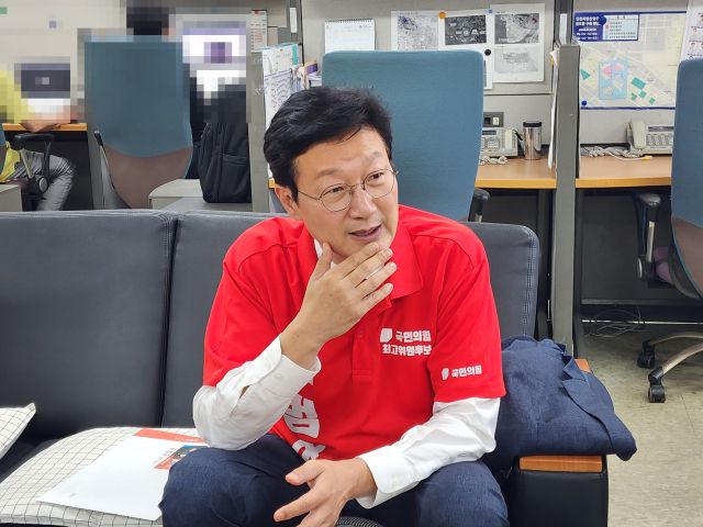 국민의힘 최고위원에 출마한 손범규 전 인천시당 위원장이 20일 인천시청에서 기자간담회를 하고 있다. 이병기기자