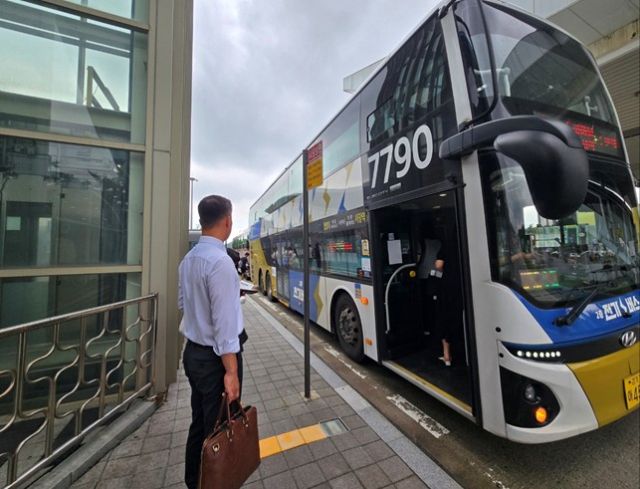 경기도가 2층버스 이용자를 대상으로 설문조사를 실시한 결과, 종합만족도가 79.7점으로 나타났다. 경기도 제공