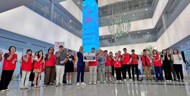 즉석밥 기부 단체 사진. 성남시청소년청년재단 제공