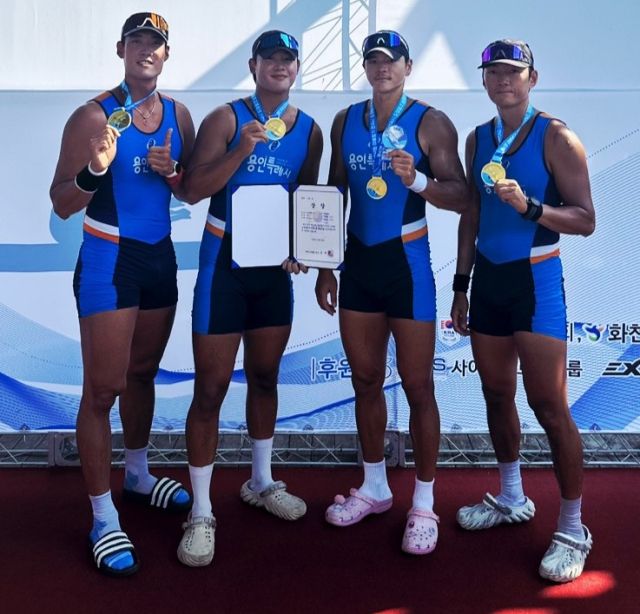 제41회 대통령기 전국시·도대항조정대회 남자 일반부 쿼드러플스컬서 시즌 4관왕에 오른 용인시청 선수단.용인시청 제공