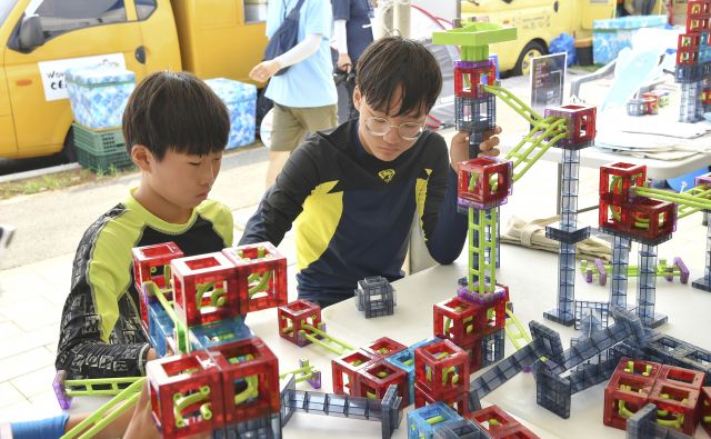 시흥 거북섬에서 열린 제14회 전국해양스포츠 대전에서는 해상 스포츠 뿐 아니라 육상에서 즐길 수 있는 다채로운 프로그램을 마련했다. 시흥시 제공