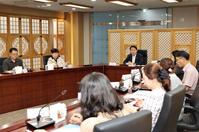 김찬진 동구청장이 최근 구청 갈매기홀에서 2025년 제2회 아동친화도시 조성위원회 정기회의를 하고 있다. 동구청 제공
