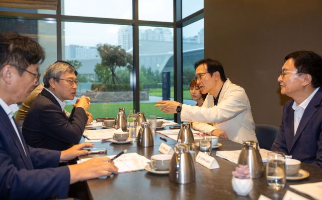 임태희 경기도교육감이 정근식 서울특별시교육감, 도성훈 인천광역시교육감과 ‘2025년 제5회 수도권교육감 간담회’를 갖고 교육현안을 논의했다. 경기도교육청 제공