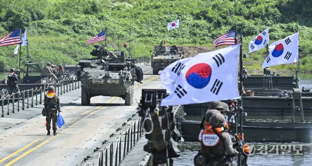 여주 남한강 일대에서 열린 '한·미 연합 도하훈련' [포토뉴스]
