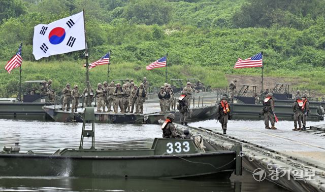 여주 남한강 일대에서 열린 '한·미 연합 도하훈련' [포토뉴스]