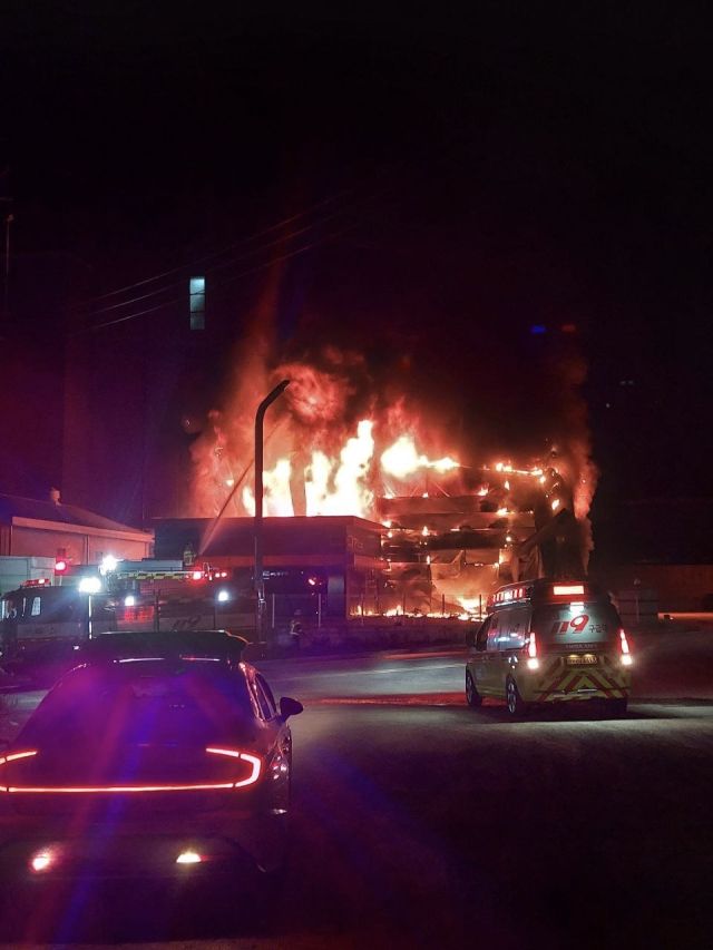 화성 서신면 장외리 인쇄업체 화재현장. 경기도소방재난본부 제공