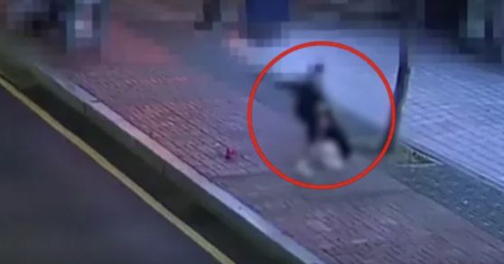 고양시 일산동구 한 길거리에서 여자친구인 B씨의 얼굴을 발로 찬 혐의를 받고 있는 한 태권도 선수가 구속됐다. 연합뉴스TV 갈무리