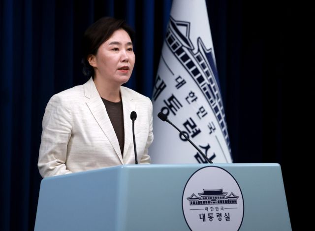 강유정 대통령실 대변인이 29일 서울 용산 대통령실 청사에서 국무회의 등과 관련해 현안 브리핑을 하고 있다.