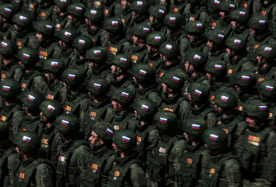 우크라이나 군사 작전에 참여한 러시아 군인들. 로이터=연합