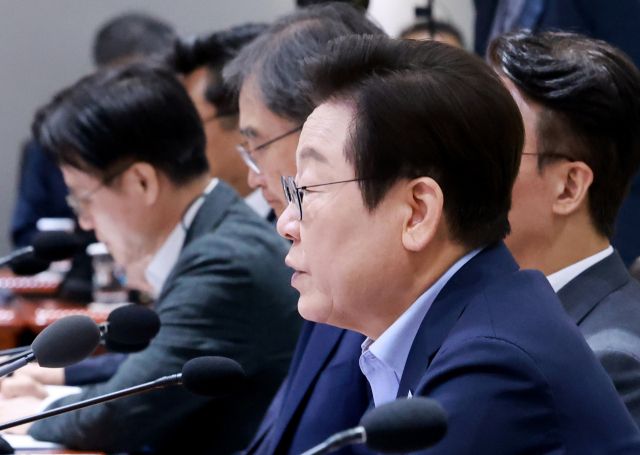 지난 29일 이재명 대통령이 용산 대통령실 청사에서 열린 임시 국무회의에서 발언하고 있다. 연합뉴스