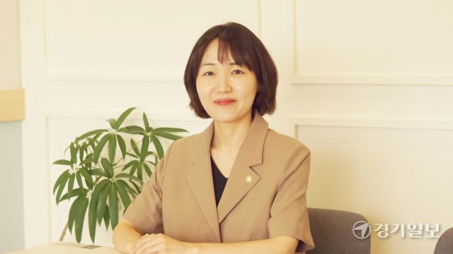 홍정민 전 국회의원이 스타트업 무료 법률 컨설팅 등 지역과 함께 성장할 계획에 대해 설명하고 있다. 신진욱기자