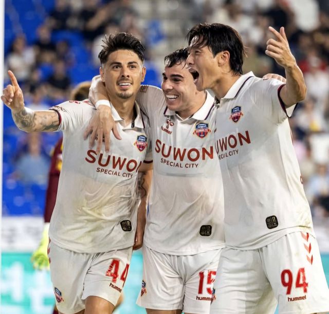 수원FC가 후반기 4연승 상승세를 달리는 가운데, 중위권 도약을 넘보고 있다. 수원FC 제공