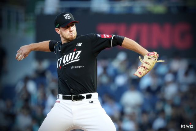 KT 위즈가 후반기 부진을 딛고 반등을 노리는 가운데, 한화와 3연전 첫 경기에 패트릭 머피를 선발로 내세워 기선 제압에 나선다. KT 위즈 제공