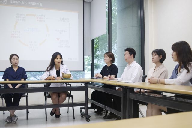 분당차병원 정신건강의학과 마음챙김 인지치료 진행 모습. 분당차병원 제공