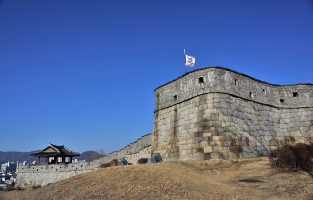 현재의 서1치는 원형과 다르게 타구가 전혀 없는 상태로 복원했다. 이강웅 고건축전문가