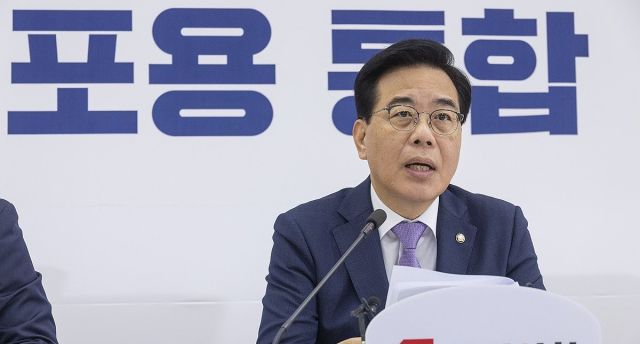 국민의힘 송언석 비대위원장 겸 원내대표가 6일 국회에서 가진 기자간담회에서 발언하고 있다. 연합뉴스