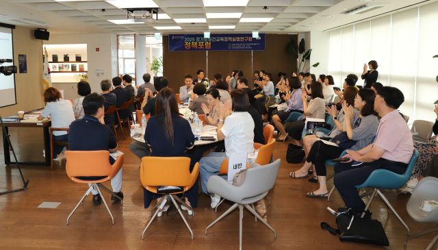 경기도보건교육정책실행연구회가 지난 30일 경기도교육청 남부청사에서 ‘경기 학교 응급체계 구축 모델 개발을 위한 정책포럼’을 개최했다. 경기도보건교육정책실행연구회 제공