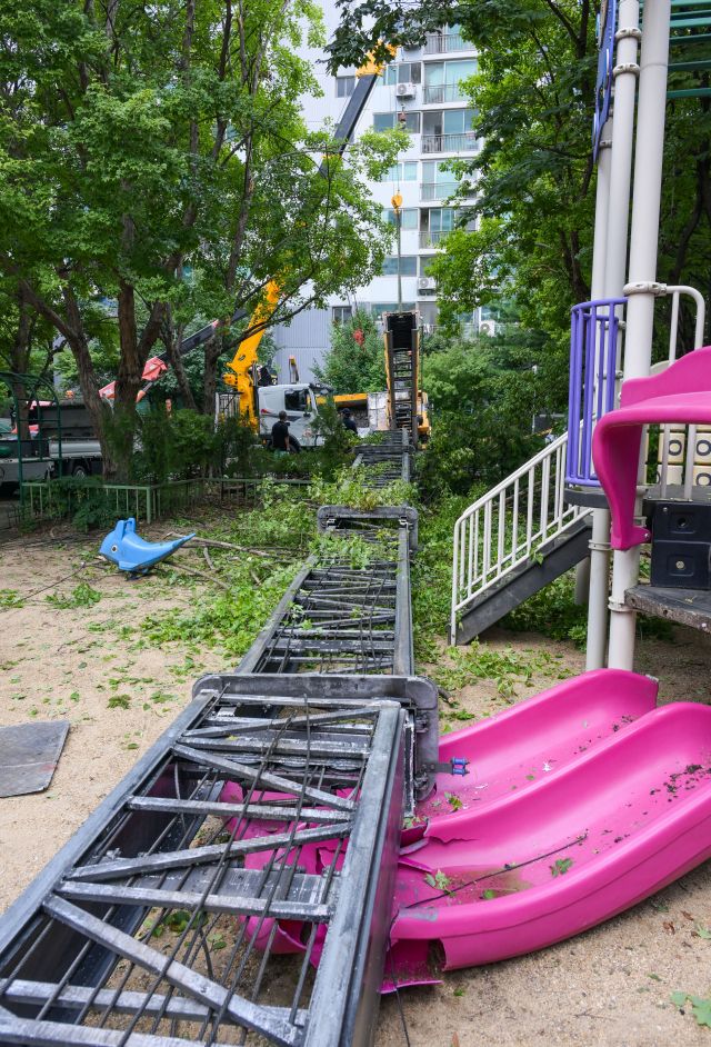 성남시 분당구 아파트 사다리차 전도 현장 [포토뉴스]