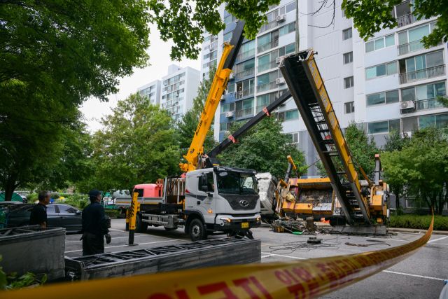 성남시 분당구 아파트 사다리차 전도 현장 [포토뉴스]