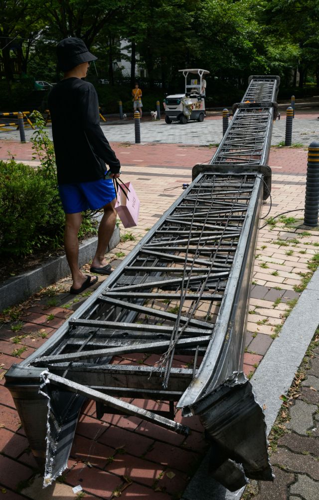 성남시 분당구 아파트 사다리차 전도 현장 [포토뉴스]