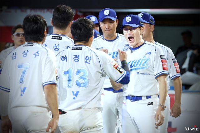 프로야구 KT 위즈가 가을야구 ‘막차 티켓’을 노리는 가운데, ‘추격자’ NC 다이노스·KIA 타이거즈와 연이어 맞붙는다. KT 제공