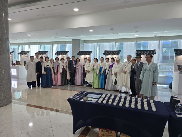 ▲전통 가양주를 빚는 종가 종손, 종부들. 한양경제