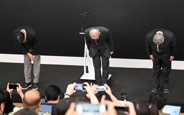 11일 김영섭 KT 사장이 서울 종로구 KT 광화문빌딩 웨스트 사옥에서 소액결제 피해와 관련해 사과하고 있다. 연합뉴스