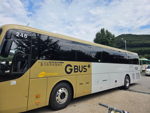 의왕 장안마을에서 상남 판교·서현일 오가는 출·퇴근 전용 프리미엄버스. 의왕시 제공