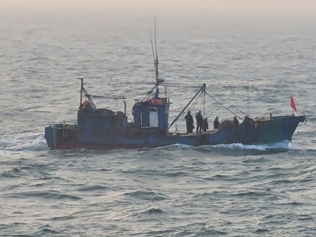 서해5도특별경비단이 지난 3월20일 인천 옹진군 소청도 남서쪽 해역에서 불법조업을 하던 중국어선 1척을 나포했다. 해양경찰청 제공