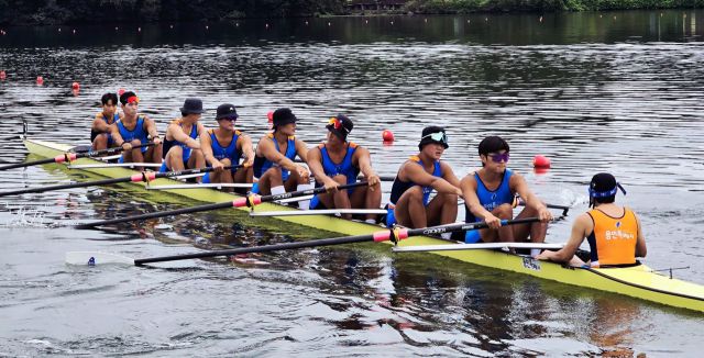 ‘제22회 K-water 사장배 물사랑 전국조정대회’ 남자 일반부 에이트 경기에 출전한 용인시청 선수단. 용인시청 제공