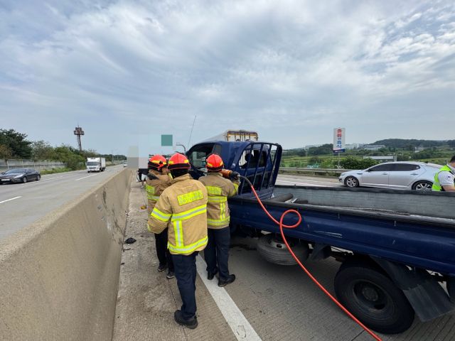 평택제천고속도로 제천방향 평택휴게소 부근 사고현장 송탄소방서 제공