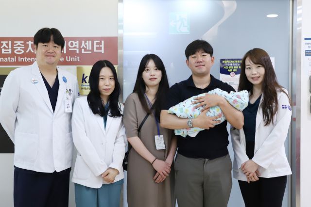 신경내분비종양 암 진단을 받은 산모가 수술, 출산 후 건강하게 퇴원했다. 분당차여성병원 제공