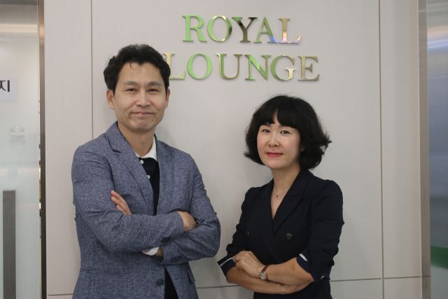 박성훈 NH농협은행 종로금융센터 지점장, 권혜경 NH농협은행 종로금융센터 지점장. 이현정 기자