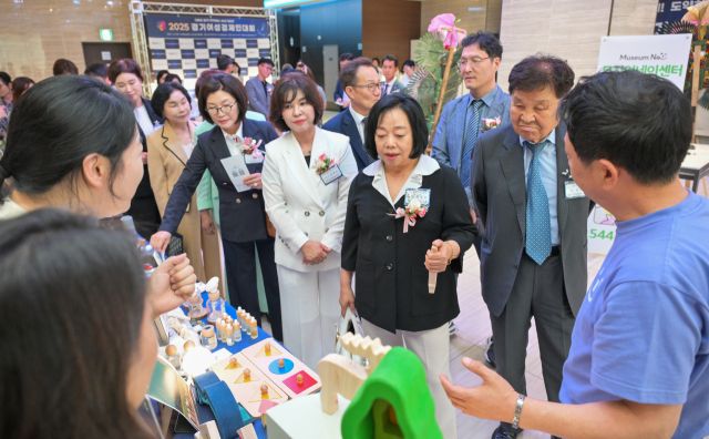 기사와 관련 없는 자료 사진. ‘2025 경기여성경제인대회’를 맞아 지난 7월15일 열린 우수제품 판매전 당시 모습. 경기일보DB