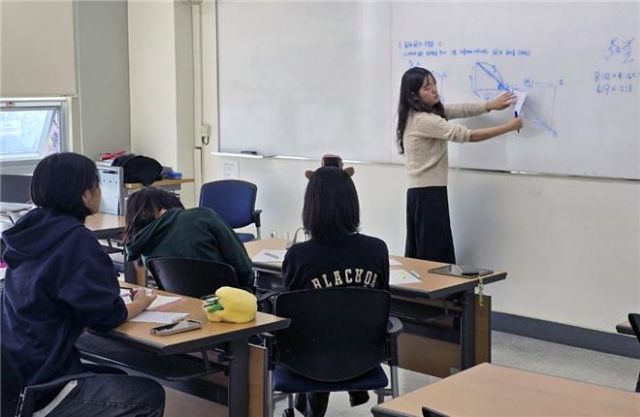 안산대학교가 관내 교육지원청과 함께 다문화 멘토링 사업을 본격 추진하고 있다. 안산대 제공