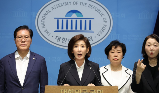 국민의힘 나경원 의원이 지난 19일 국회 소통관에서 법사위 현안 관련 기자회견을 하고 있다. 연합뉴스