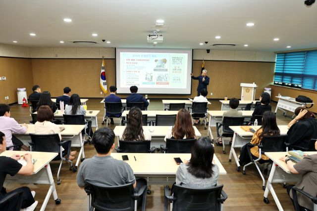 의왕시의회가 최근 시의원들과 사무과 직원들을 대상으로 반부패·청렴교육 실시하고 있다. 의왕시의회 제공