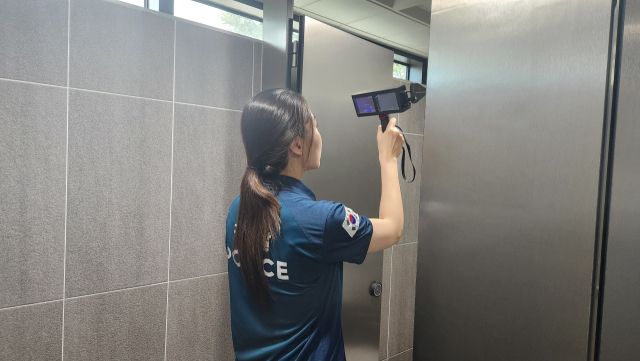 이천시시설관리공단이 관리하고 있는 공공화장실 76개소를 대상으로 불법촬영카메라 설치 여부 전수조사를 실시했다. 이천시시설관리공단 제공.