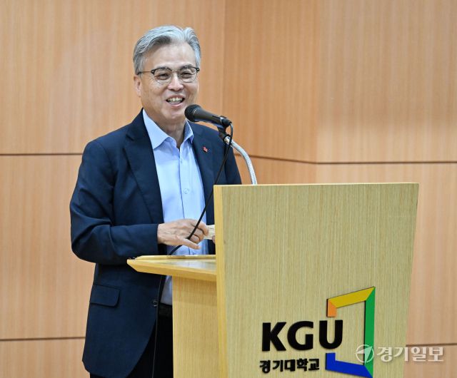 23일 오후 경기대학교 종합강의동에서 열린 '전세사기 제로 퀴즈대회'에서 이윤규 경기대 총장이 격려사를 하고 있다. 이번 행사는 경기도와 경기대 자산관리학과가 공동 주최했다. 김시범기자