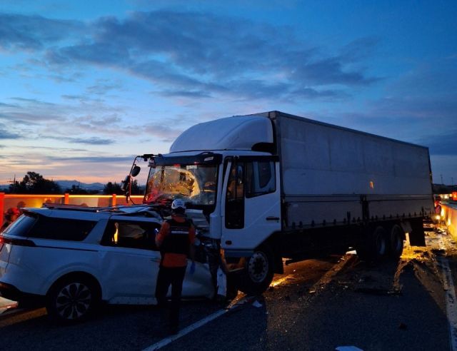 이천 3번국도 충돌 사고 현장. 경기소방재난본부 제공